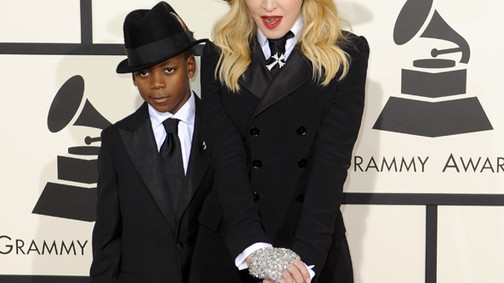 Madonna és kisfia a Gengszterkorzón