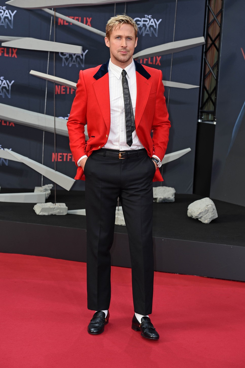 Brad Pitt szoknyában, Joey King pink hajjal, Ryan Gosling megint Ken - Dübörög a vörös szőnyeg