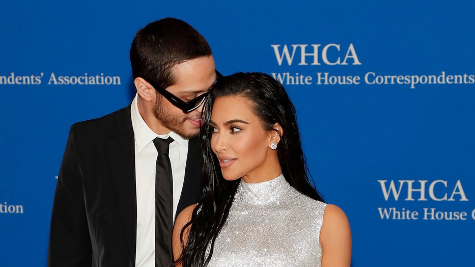 Kim Kardashian és Pete Davidson első közös vörös szőnyeges megjelenése nem is lehetett volna stílusosabb