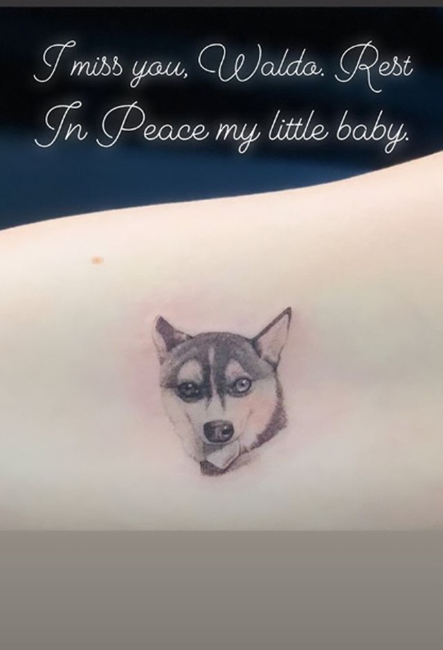 Sophie Turner és Joe Jonas közös tetoválást csináltatott kutyusuk emlékére