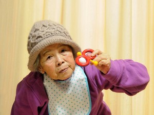 Ez a 89 éves nagymama megtanult fotózni és eszméletlen szelfiket készít!