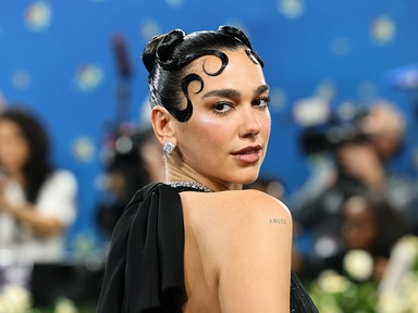 8 alkalom, amikor Dua Lipa arcpirítóan merész ruhában állt a vörös szőnyegre
