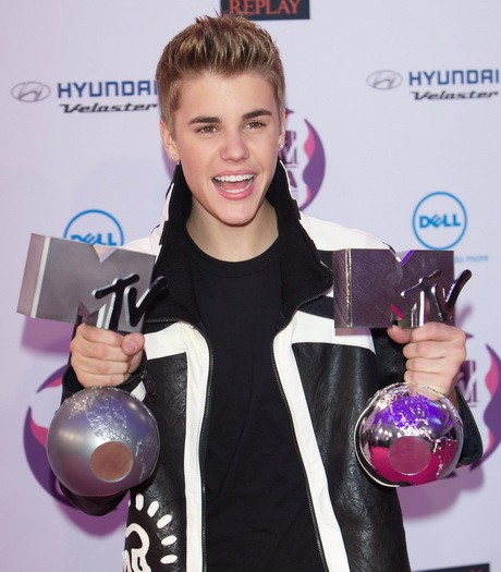 460-justin-bieber-mtv-awards-d0000FC9Bc7fc2d5e295f.jpg