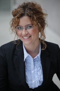 „Egyik szemem sír, a másik nevet” – interjú Veiszer Alindával