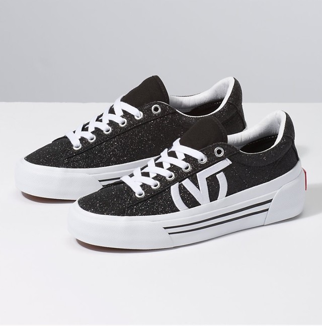 Fekete-fehér VANS 27990 Ft 