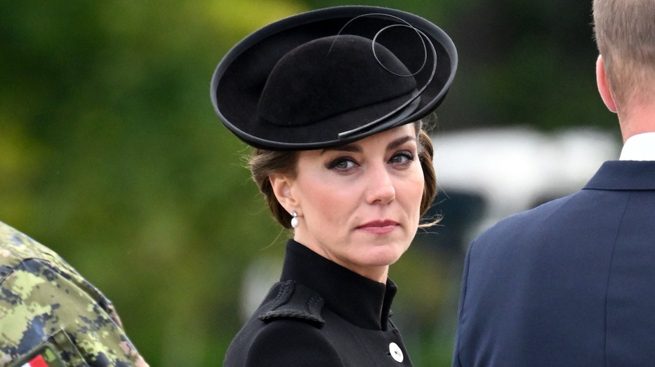 Katalin hercegné ismét nagyon elegánsan tisztelgett Erzsébet királynő emléke előtt