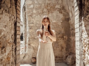 “12 inspiráló görög istennő erejét csomóztam és öltöttem bele a ruhákba” - itt az első DADO makramé ruhakollekció!