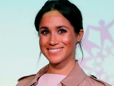 Nagyon kínos villantás: Meghan Markle bugyija teljesen látszik