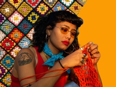 Hogyan lett a kötögetésből aktivizmus, vagyis a lázadás eszköze egy hagyományos női elfoglaltságból? Elmeséljük! 