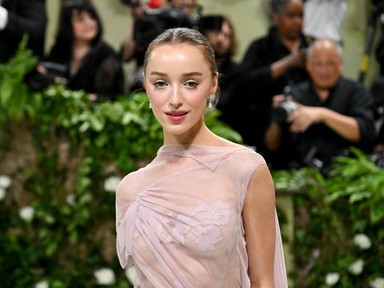 8 arcpirítóan merész szett, amit a Bridgerton sztárjai bevállaltak a vörös szőnyegen