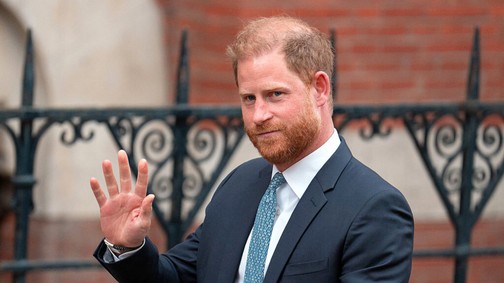 Rettegnek a palotában Harry hercegtől: Károly király fiának következő lépése akár tönkre is teheti őket