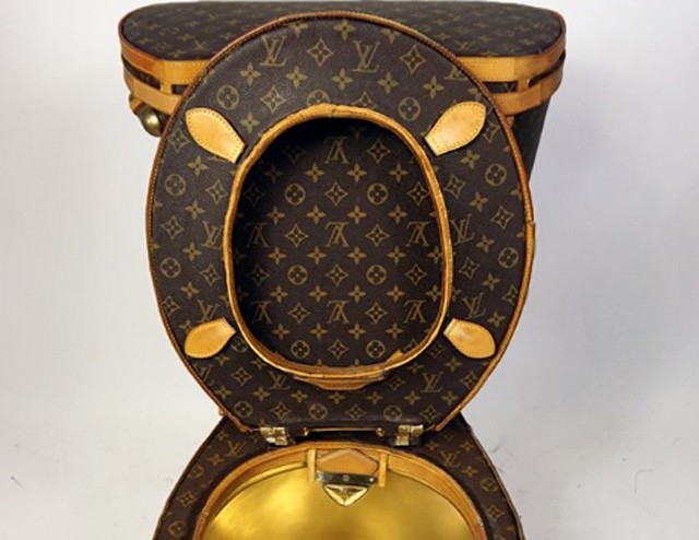 Illma Gore Louis Vuitton vécéje