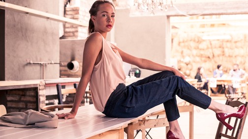 Újrahasznosított farmer mindenek felett - ismerd meg a Sharolta tervezőjét