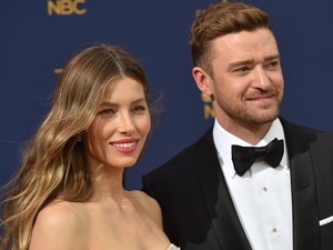 Zseniális: Jessica Biel Justin Timberlake-nek öltözött, Justin pedig a mikrofonjának