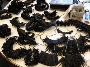 Így születik gyönyörű ékszerként újjá a bicikligumi