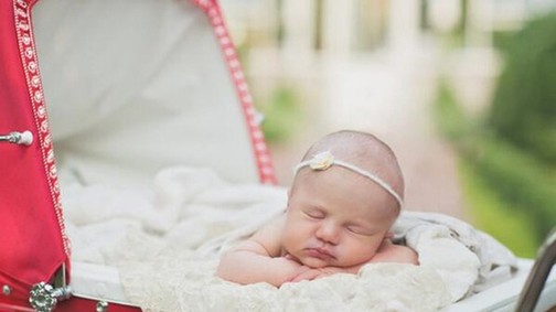 Kelly Clarkson kisbabájának fotójától elájulsz!