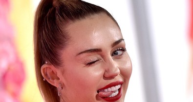 Atyaég! Miley Cyrus mocskos Valentin-napi üzenetétől elpirultunk