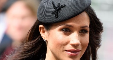 Meghan Markle felismerhetetlen: átlagos szomszédlányként saruban és szalmakalapban szurkolt a lovaspólón!