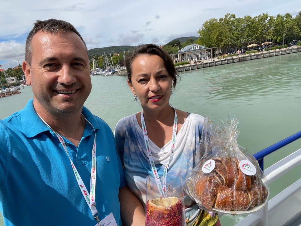 András Tünde 18 éves korában ismerte meg szerelmét, Bálint Gáspárt, akivel együtt csöppentek bele a kürtőskalács-sütés világába