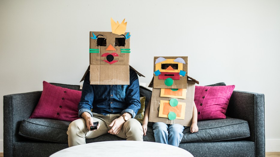 A te apukád is az a típus, aki gyerekkorodban dobozból nézte veled a tévét?