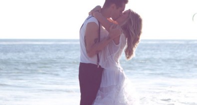 3 híresség, aki igazán giccsesre vette a Valentin-napot!