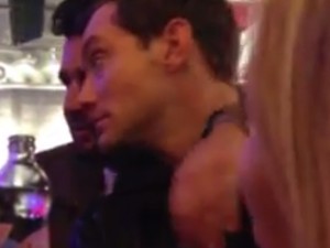 Jude Law túl jól mulat Budapesten