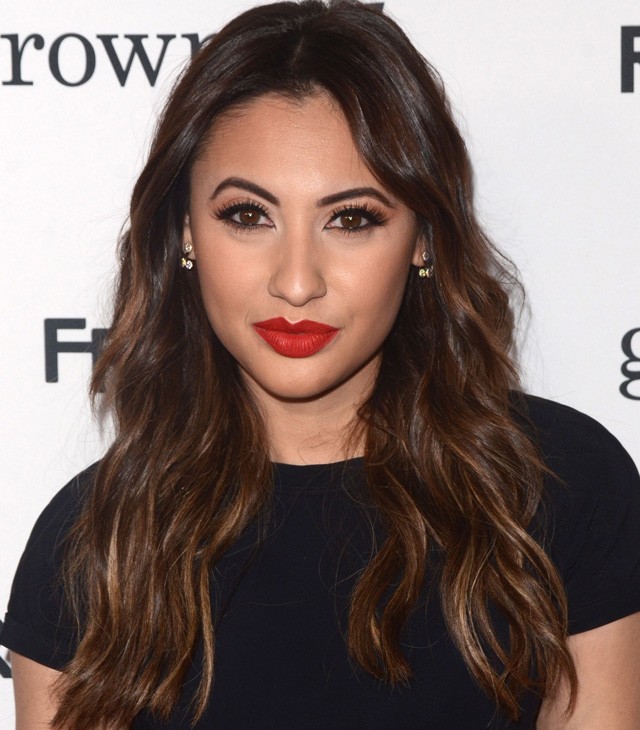 Ez a lány adta oda a veséjét Selena Gomeznek! A heget a vörös szőnyegen mutatta meg!