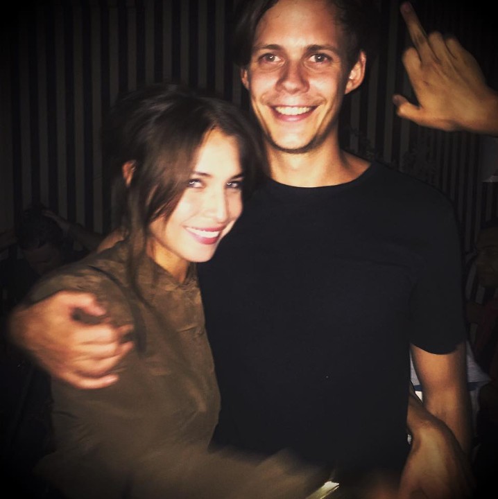 Akkoriban már együtt volt barátnőjével, Alida Morberg svéd színésznővel, akivel 2016-ban tették hivatalossá a kapcsolatukat, és azóta is egy párt alkotnak. 