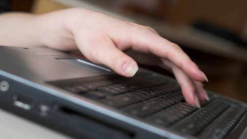 Kíméld a csuklód! Így gépelj, hogy ne fájjon