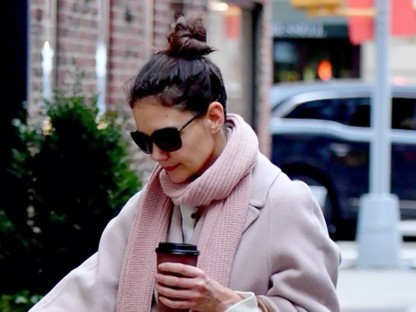 Katie Holmes megtalálta a tökéletes téli csizmát, és még pénztárca barát ára is van!