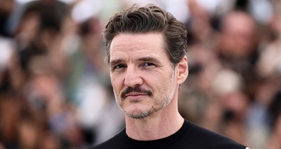 Igen, ez komoly: így nézett ki Pedro Pascal 20 évvel ezelőtt, mielőtt világsztár lett volna