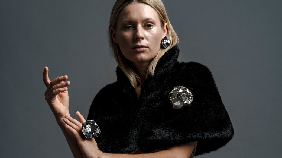 Ékszerbe zárt reflexiók - Ismerd meg Kocsor Eszter Sára ékszertervezőt