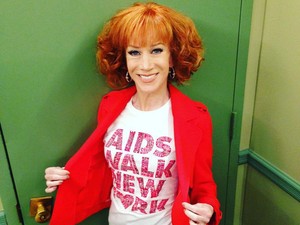 Ez a humorista leborotválta a haját! Az ok hihetetlenül megható!