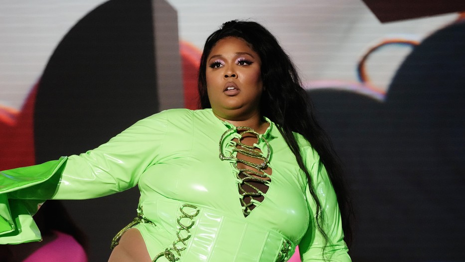 Lizzo olyan ebben a ruhában mintha Csodaországból lépett volna ki