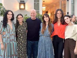 8 csodaszép fotó a Bruce Willis és Demi Moore párosról, ami tökéletesen bizonyítja, hogy a szeretetnek nincsenek határai