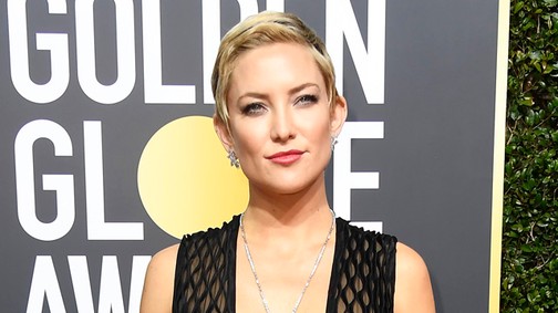 Kate Hudson gyönyörű dekoltázst mutatott, és azt, milyen cuki volt 18 éve, amikor díjat nyert