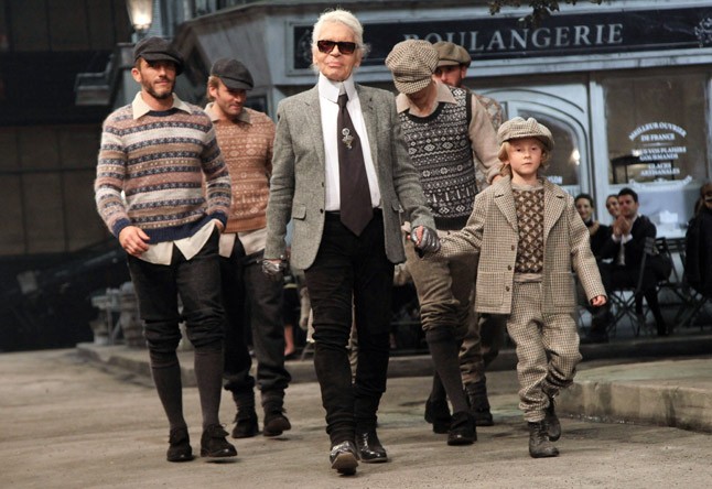 Karl Lagerfeld és a fiúk a ´használt´ pulcsiban