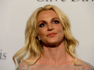 Britney Spears teljesen meztelenül pózol, és nem kér érte elnézést