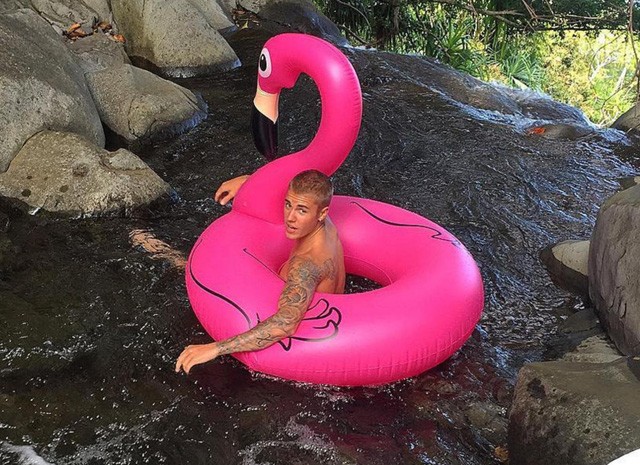 justin bieber, meztelen, pucér, vetkőzés, orlando bloom, katy perry, nudista