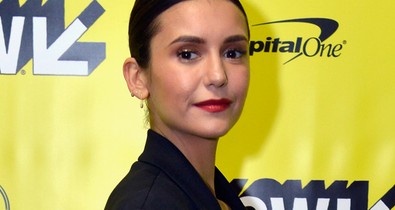 Nina Dobrev a saját lábujjából csinált viccet, mi pedig imádjuk őt ezért