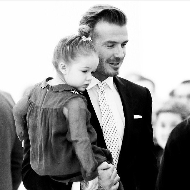 A show-t követően a backstage-ben is mindenki Harperben gyönyörködött.