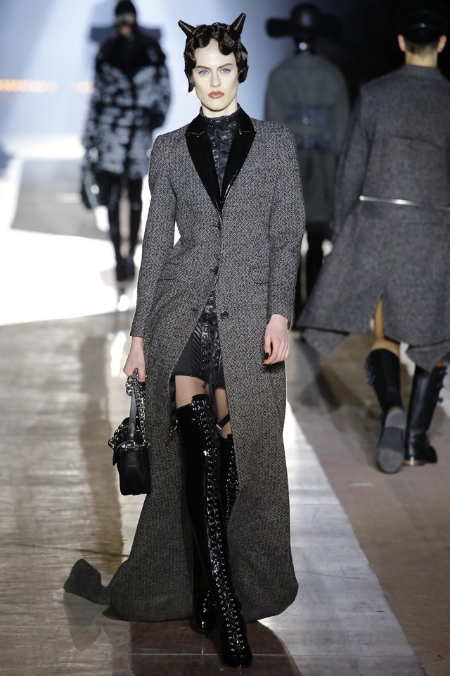 A Moschino a világ legnagyobb fétisbuliját tartotta a kifutón