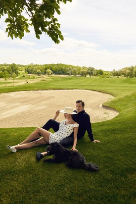 Molnár Nini és Fucsovics Márton a nyilvánosság teljes kizárásával kelt egybe – Nini: Ruha JACQUEMUS – Heaven, Kalap VECSEI MILLINERY, Cipő CHANEL Marci: Ing és nadrág GALAMB SZABÓSÁG, Cipő KAZAR