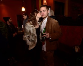 Palvin Barbara és Dylan Sprouse legforróbb pillanatai a kamerák előtt 