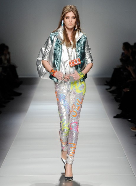 Jennifer Lopez nadrágja a Blumarine 2012-13-as őszi-téli kollekciójából való