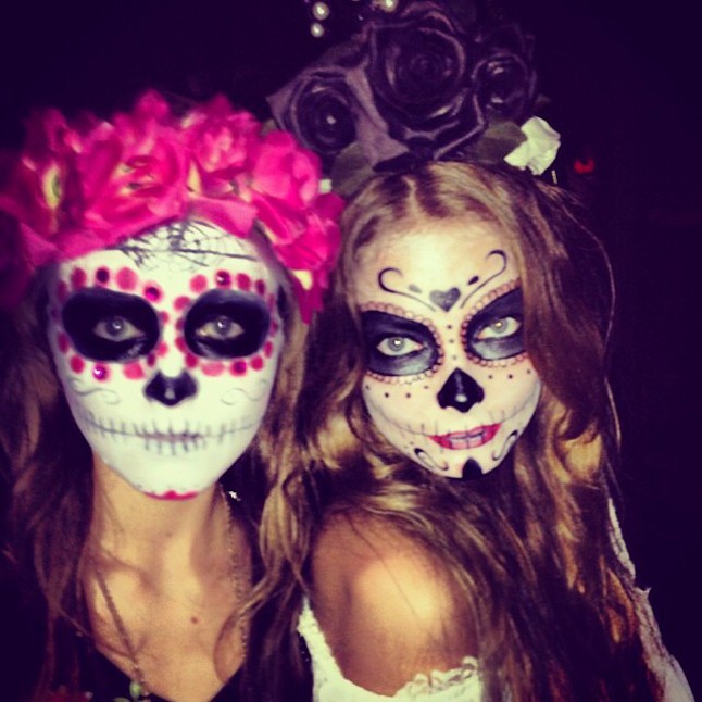 Miley Cyrus mellett a másik legnagyobb trend idén, mint ez Mihalik Enikő fotóján is látható, a mexikói halottas maszk.