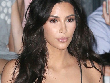 Kim Kardashian a világ legrondább csizmájában