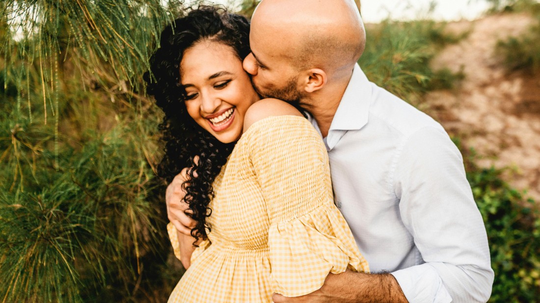 pár-terhes-nő-glamour