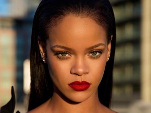 Rihannát még gyászolni sem hagyják! A paparazzik még a unokatestvére temetésén is fotózták...