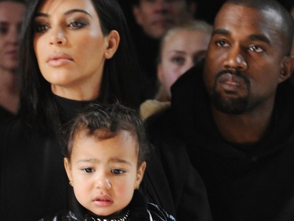 Kim Kardashiant a gyerekek sminkelték ki, az eredmény pedig hihetetlenül vicces lett